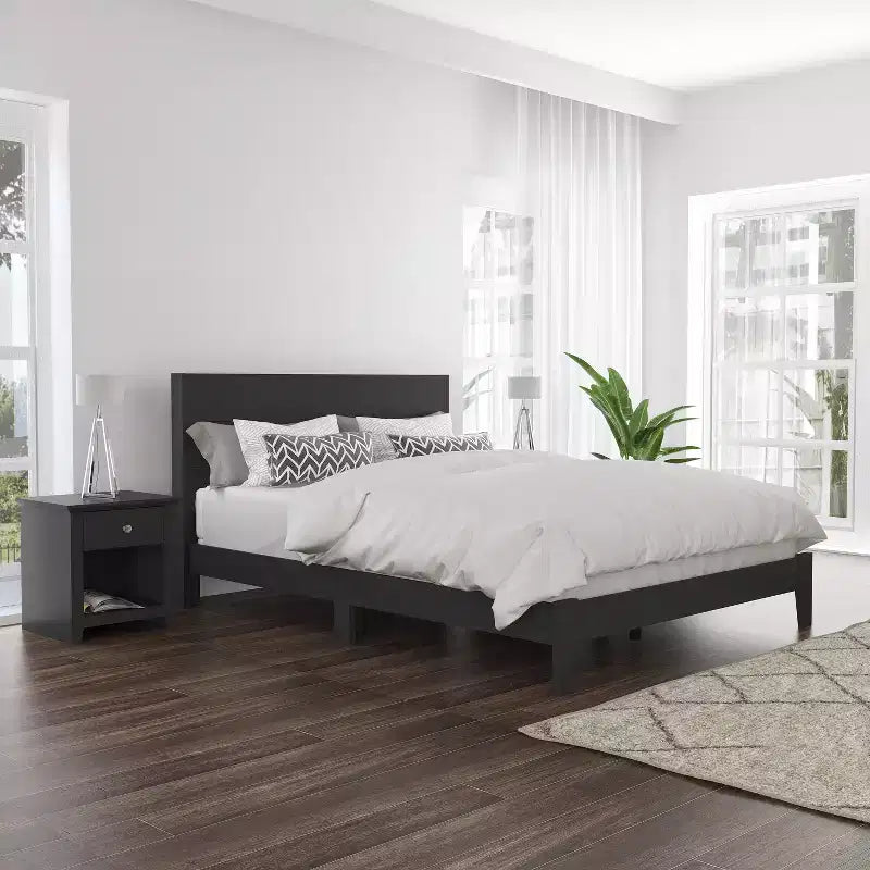 Letto matrimoniale Queen-size nero con testiera, 1 persona