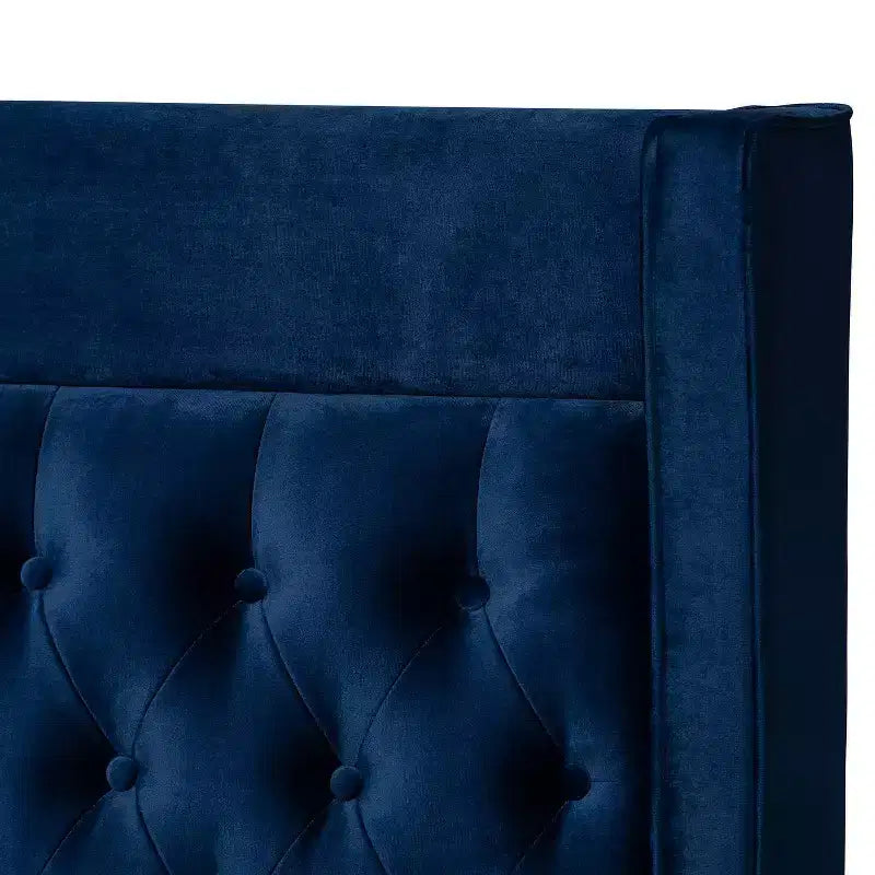 Letto Queen imbottito in velluto grigio con bottoni e gambe dorate