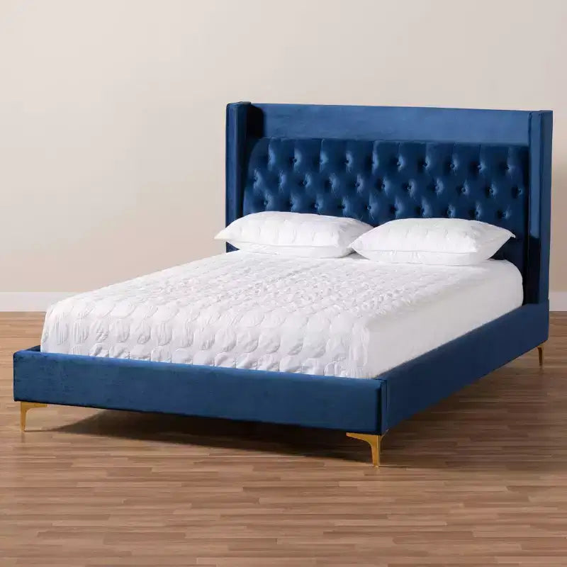 Letto Queen imbottito in velluto grigio con bottoni e gambe dorate