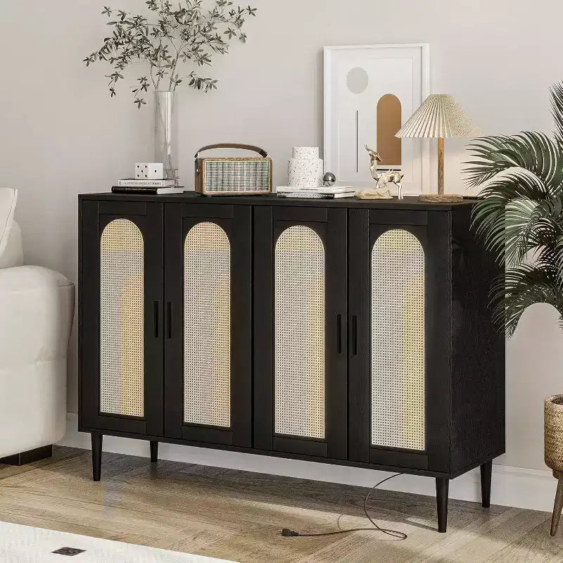 Credenza a 4 ante in rattan naturale con ripiani regolabili, montaggio da parte di un singolo utente